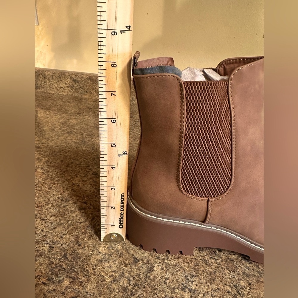 Forever Agenda Platform Chelsea Boot Size 10 Tan Slip On Round Toe NEW - Picture 12 of 12